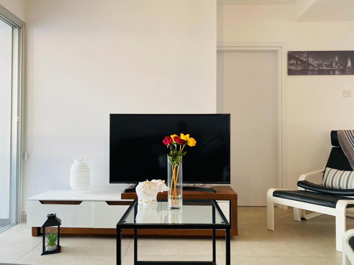Panoramic Seaside Getaway, 2-Br Penthouse Apartment Larnaca Exterior photo